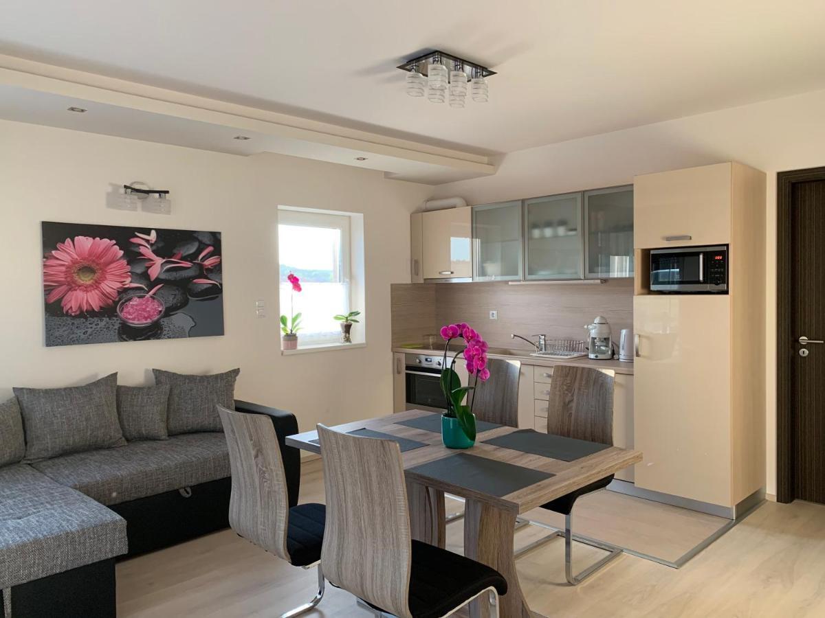 Orchidea Apartmanhaz *